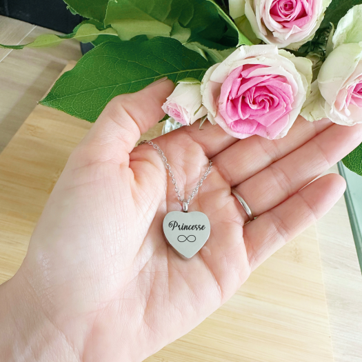 Collier urne personnalisé en forme de coeur