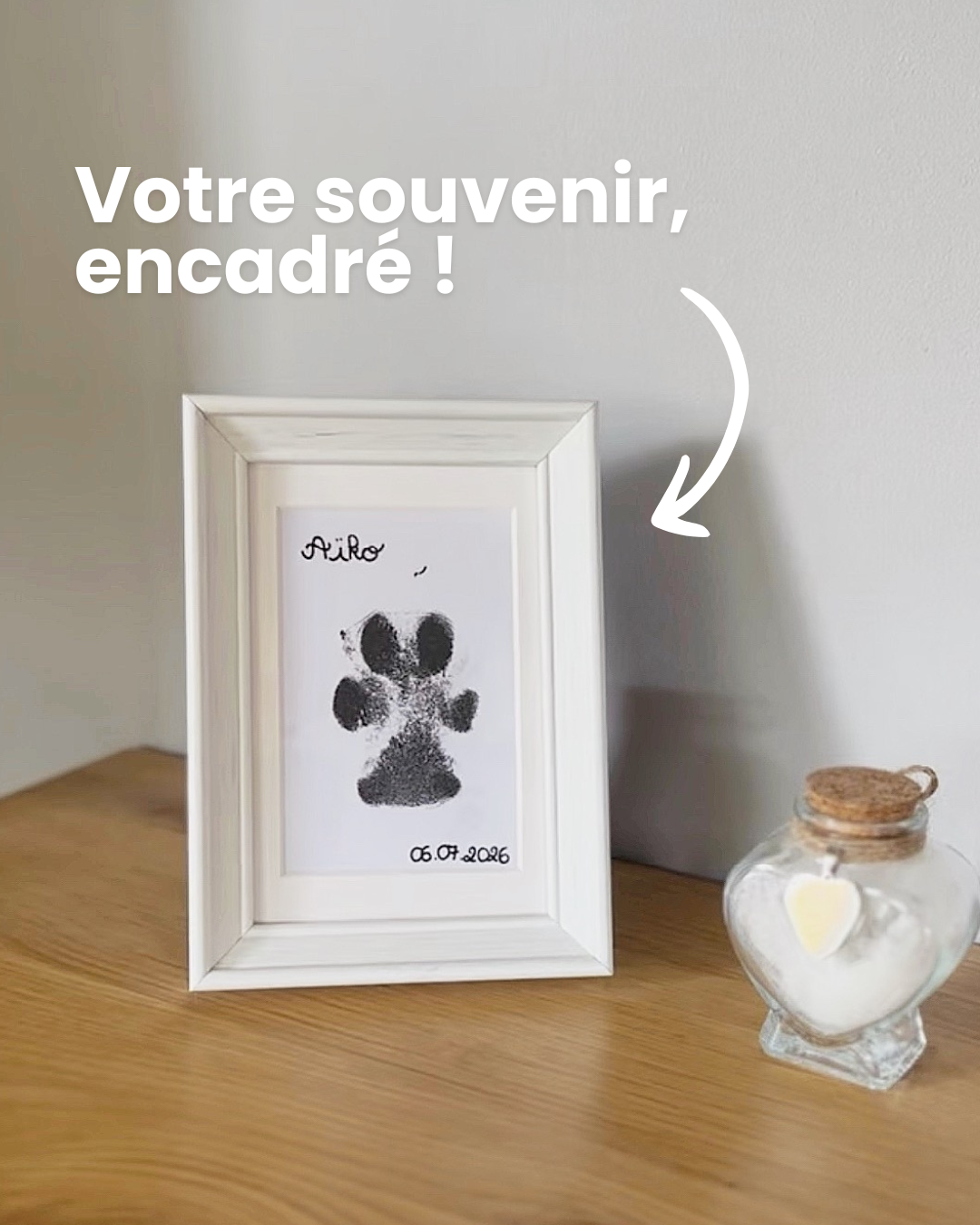 Empreinte de chien dans un cadre photo souvenir