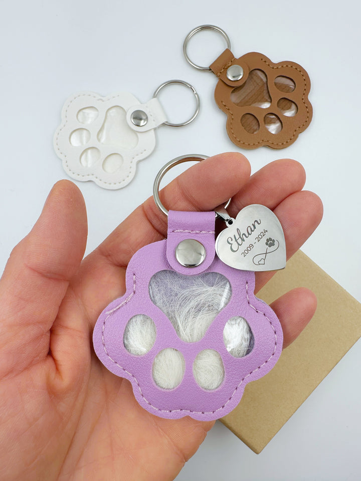 Porte-clés en forme de pattes avec poils chien
